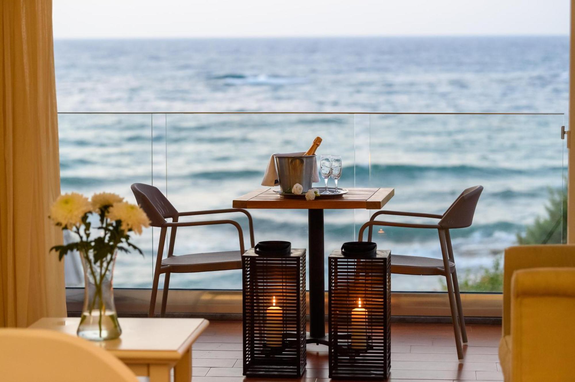 อเล็กซานเดอร์ บีช โฮเต็ล แอนด์ วิลเลจ Hotel มาเลีย ภายนอก รูปภาพ