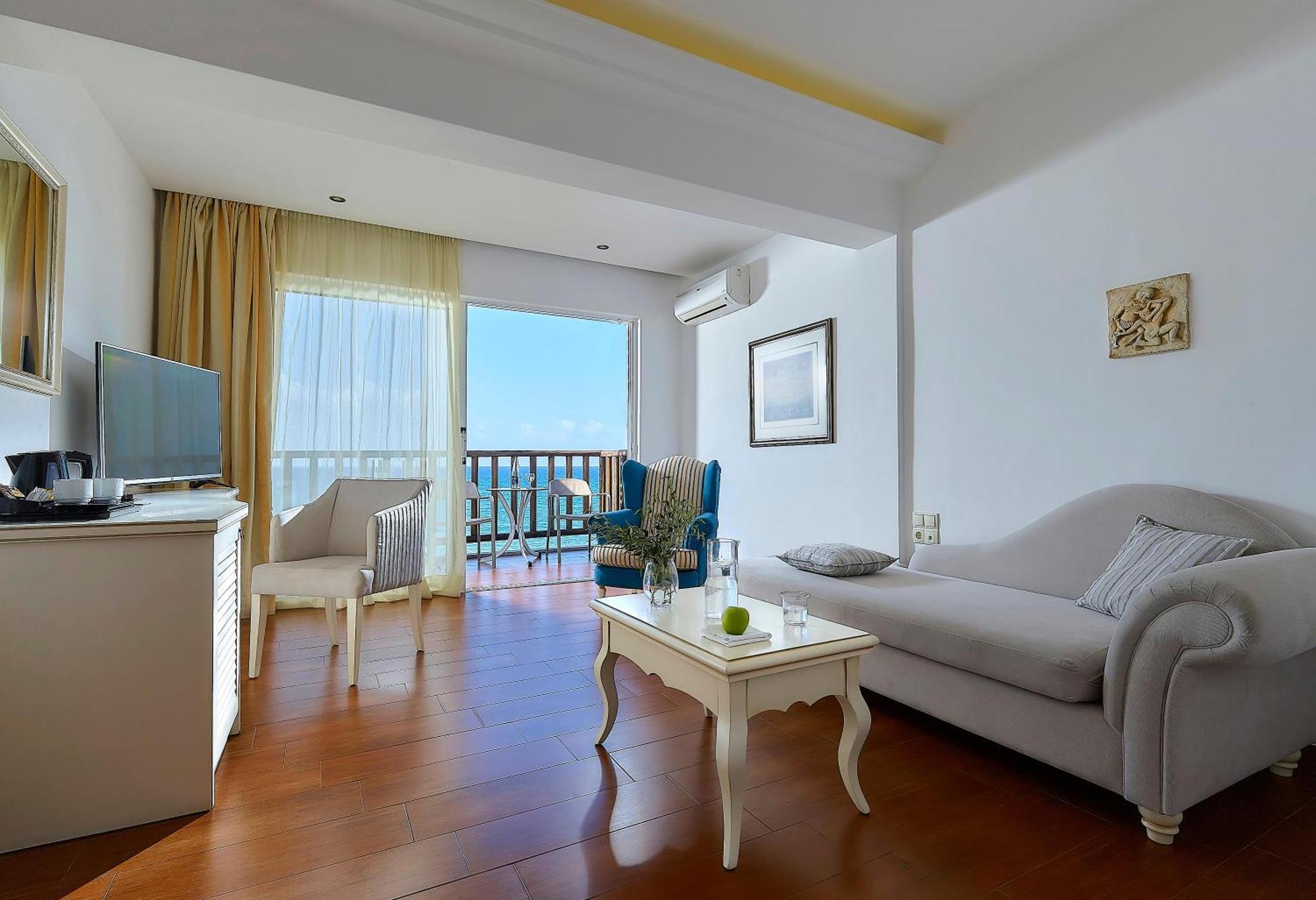 อเล็กซานเดอร์ บีช โฮเต็ล แอนด์ วิลเลจ Hotel มาเลีย ภายนอก รูปภาพ