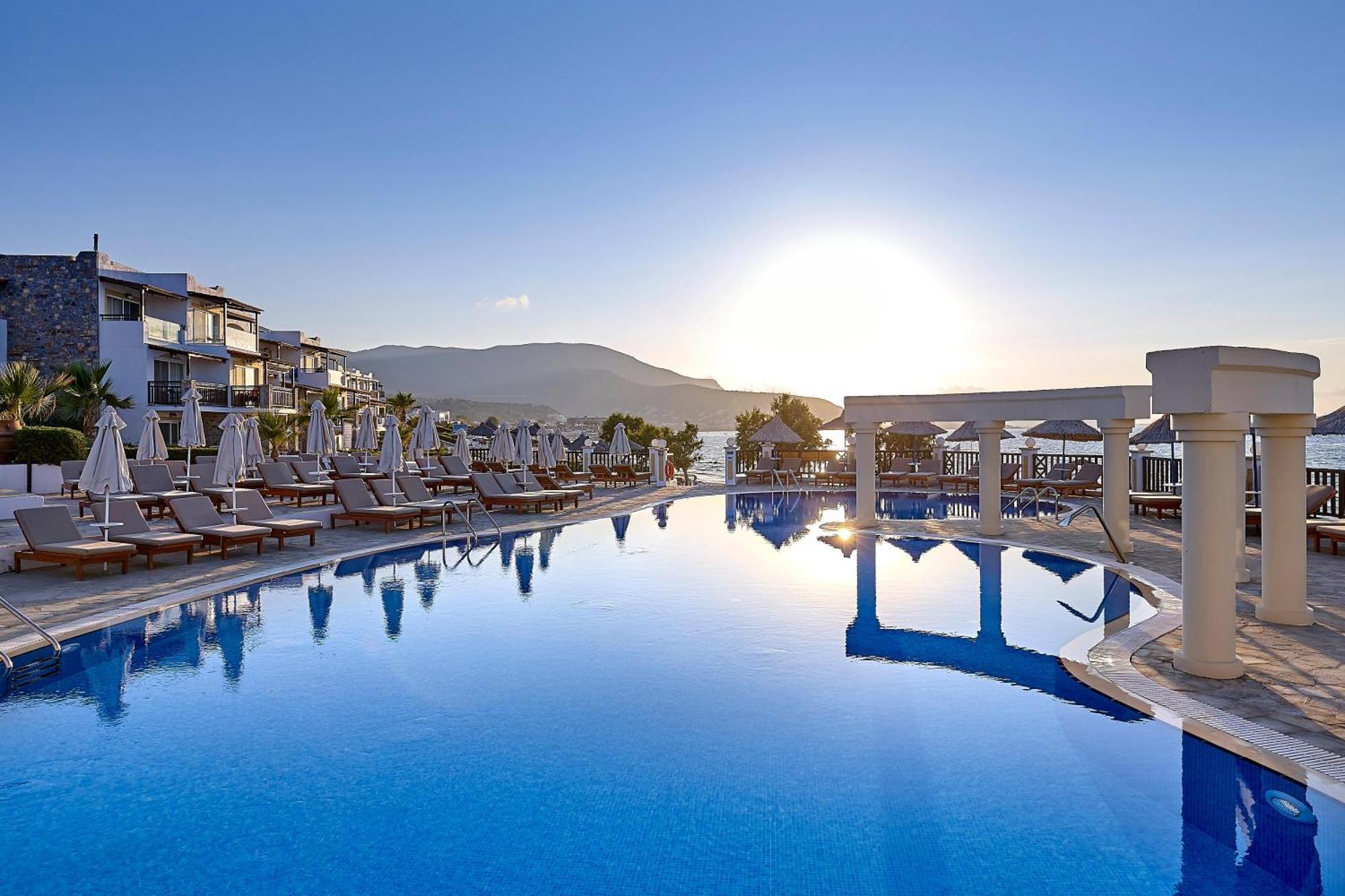อเล็กซานเดอร์ บีช โฮเต็ล แอนด์ วิลเลจ Hotel มาเลีย ภายนอก รูปภาพ