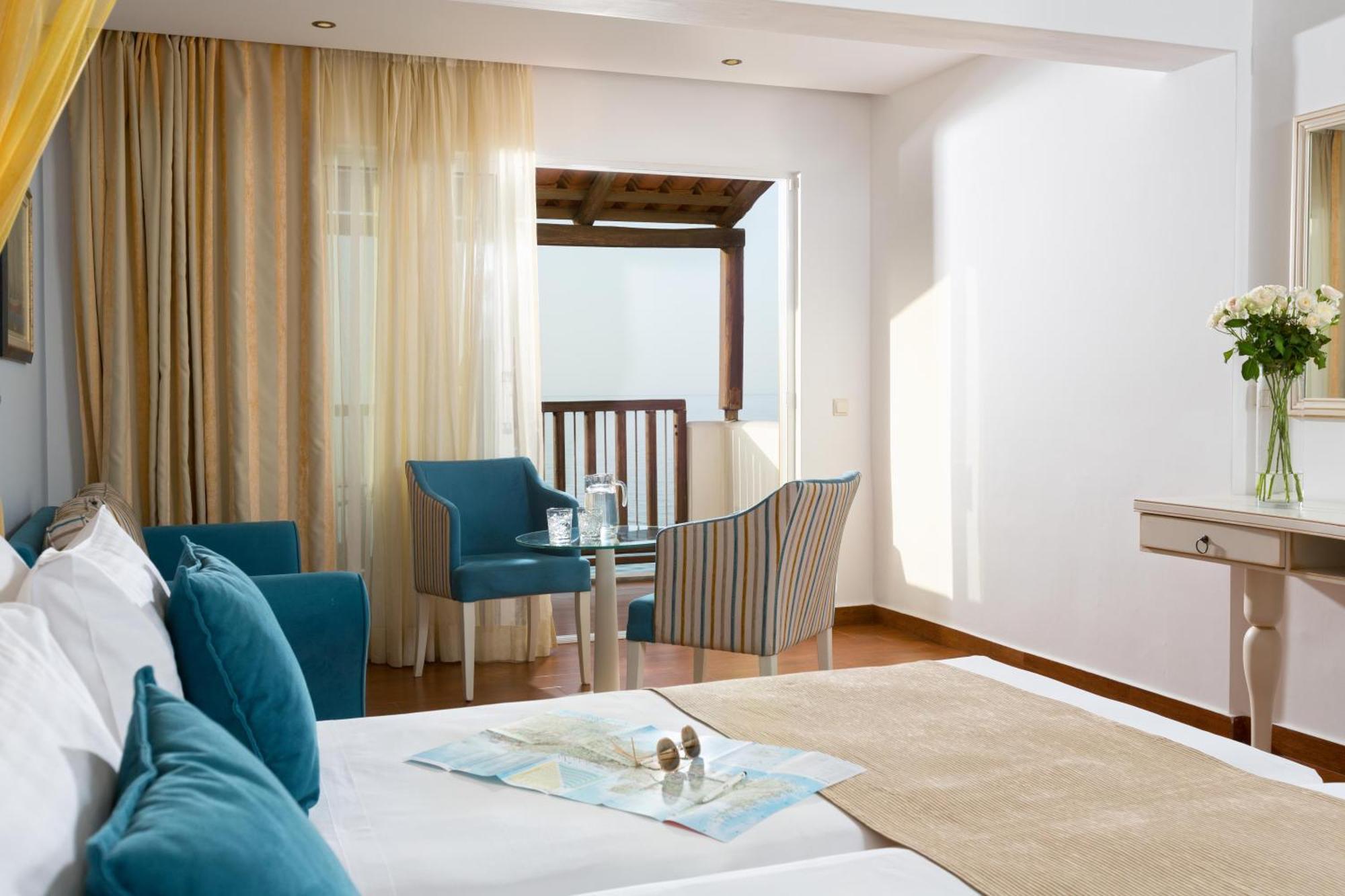อเล็กซานเดอร์ บีช โฮเต็ล แอนด์ วิลเลจ Hotel มาเลีย ภายนอก รูปภาพ