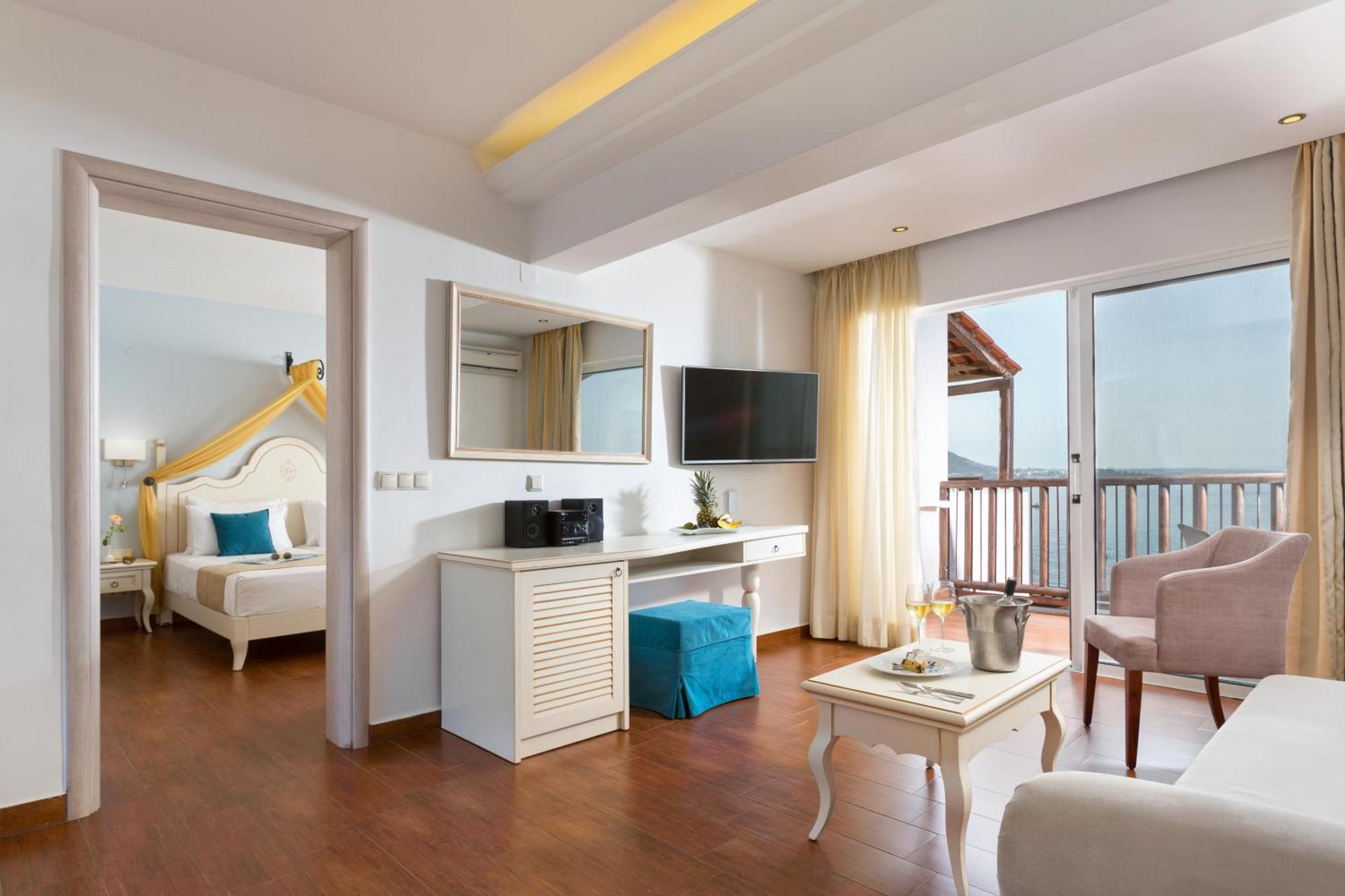 อเล็กซานเดอร์ บีช โฮเต็ล แอนด์ วิลเลจ Hotel มาเลีย ภายนอก รูปภาพ