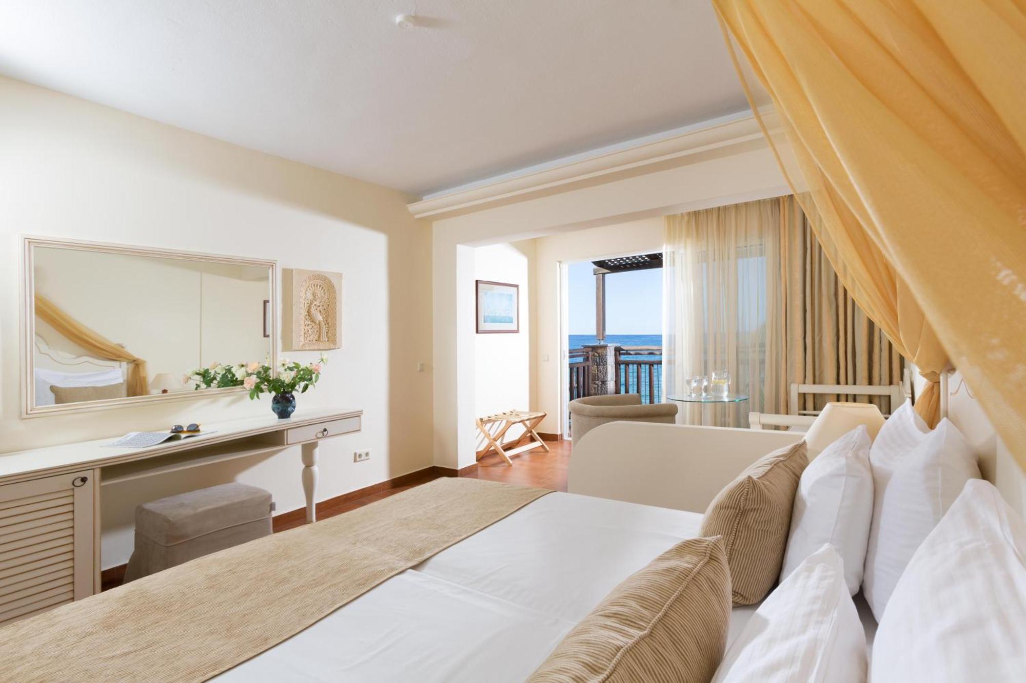 อเล็กซานเดอร์ บีช โฮเต็ล แอนด์ วิลเลจ Hotel มาเลีย ภายนอก รูปภาพ