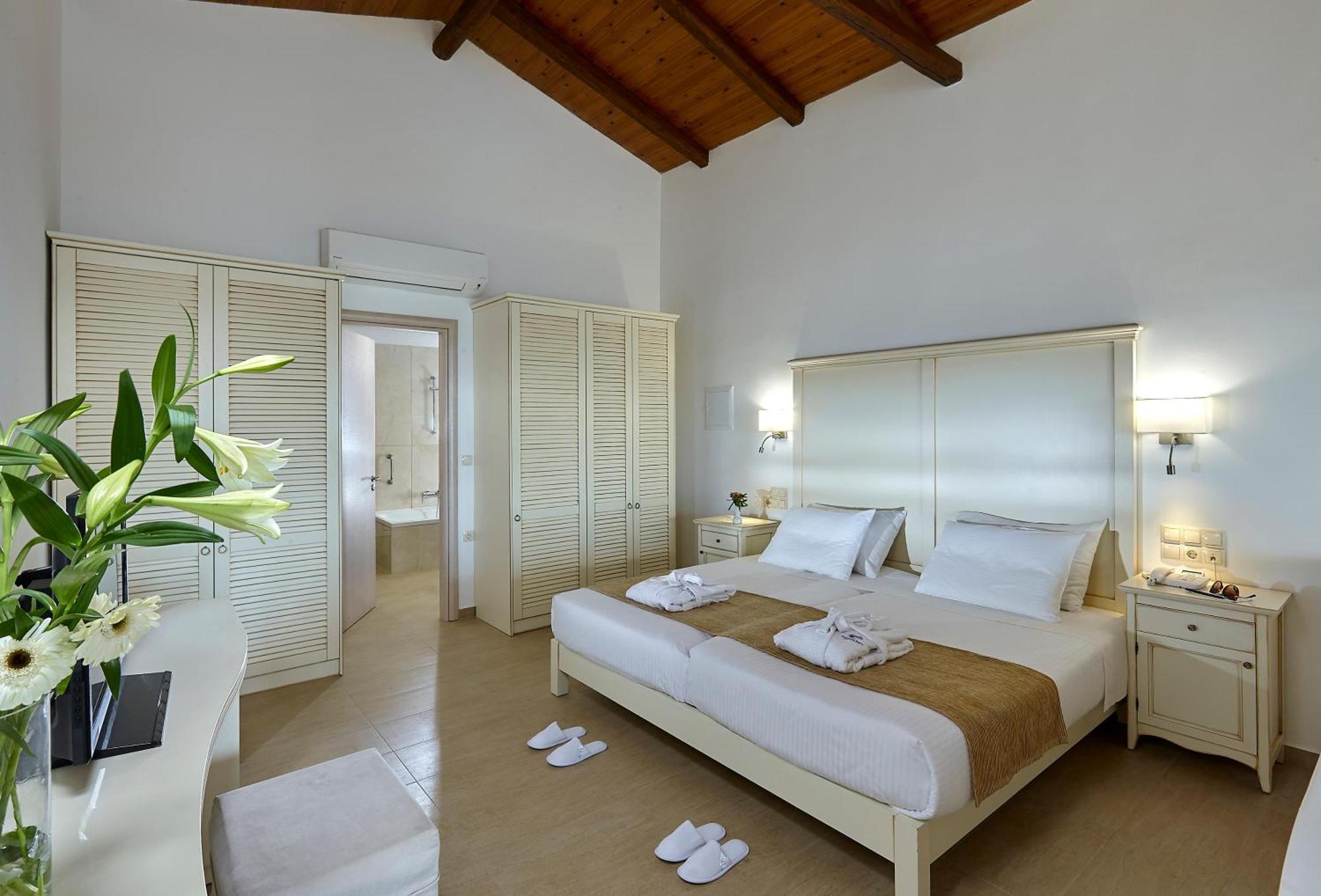 อเล็กซานเดอร์ บีช โฮเต็ล แอนด์ วิลเลจ Hotel มาเลีย ภายนอก รูปภาพ